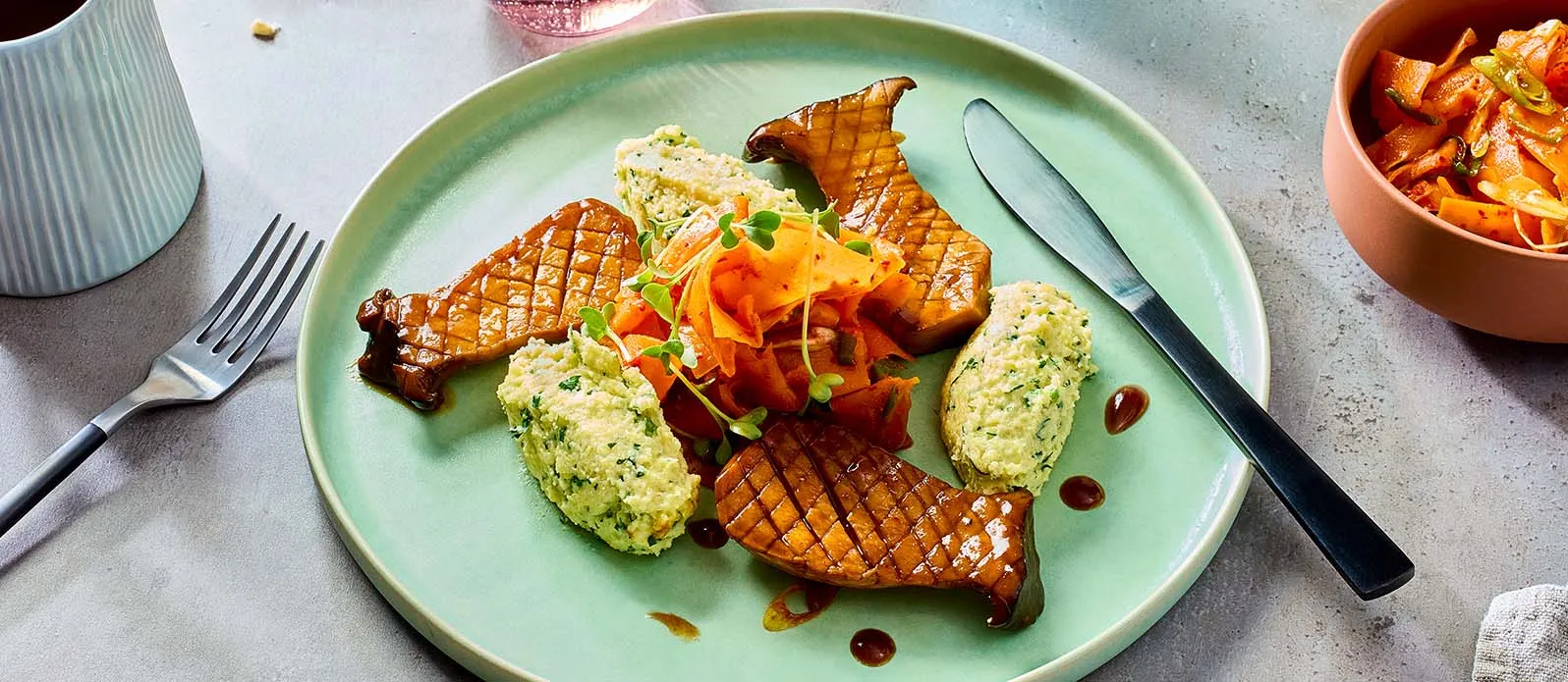 Королевские вешенки с кимчи из моркови