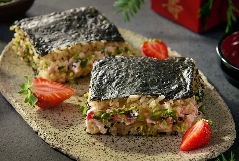 Клубнично-сливочный онигирадзу