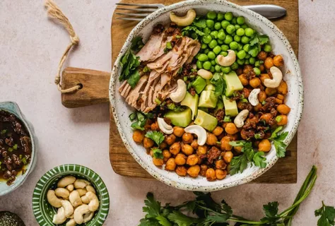 Боул с карамелизованным нутом в маринаде терияки