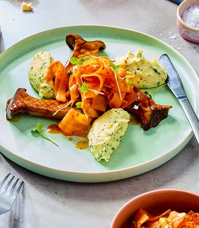 Королевские вешенки с кимчи из моркови