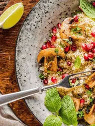 Теплый кускус с цитрусовыми шампиньонами и гранатом
