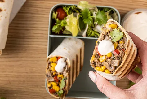 Буррито с говядиной, грибами и кукурузой