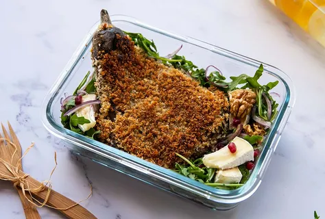 Салат с хрустящими баклажанами и камамбером