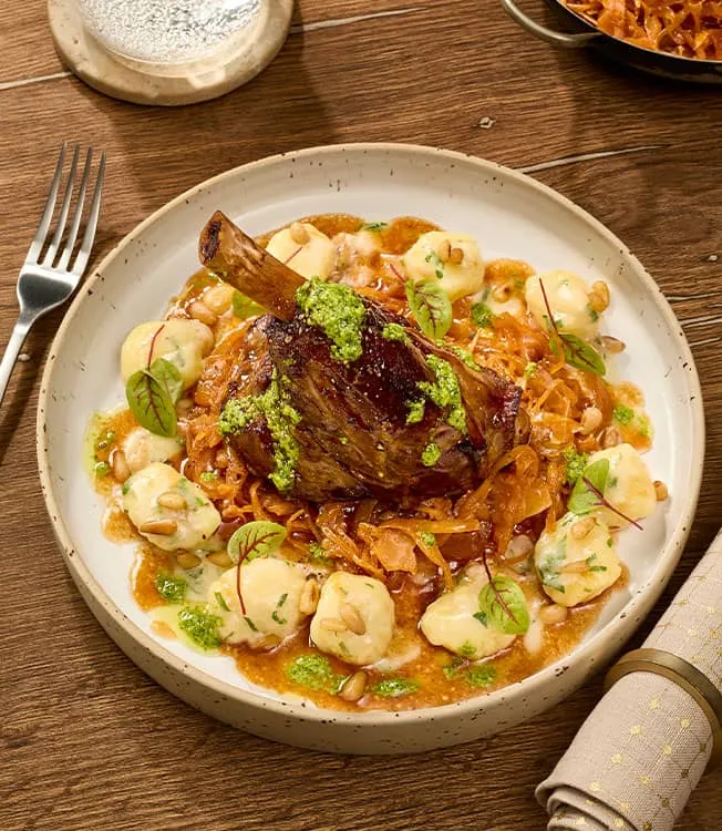 Баранья голень с квашеной капустой и ньокки