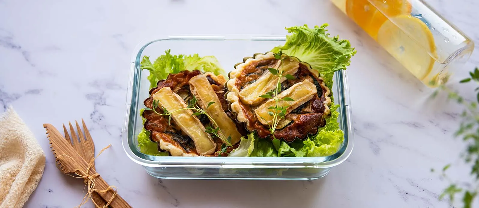 Тарталетки с камамбером и кабачком