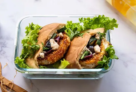 Сырная пита с камамбером и овощами