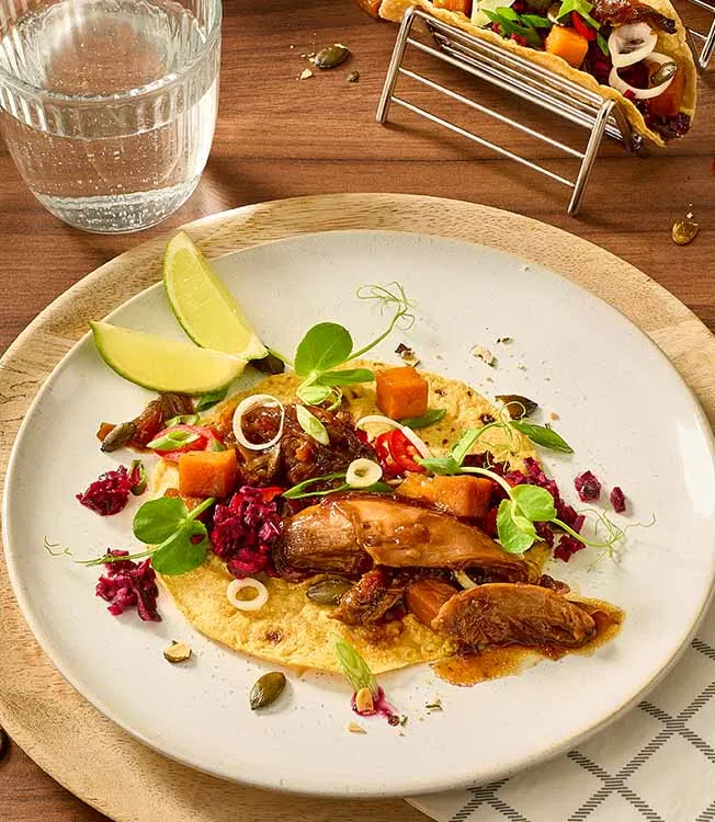 Такоc с гусем, сальсой и тыквой