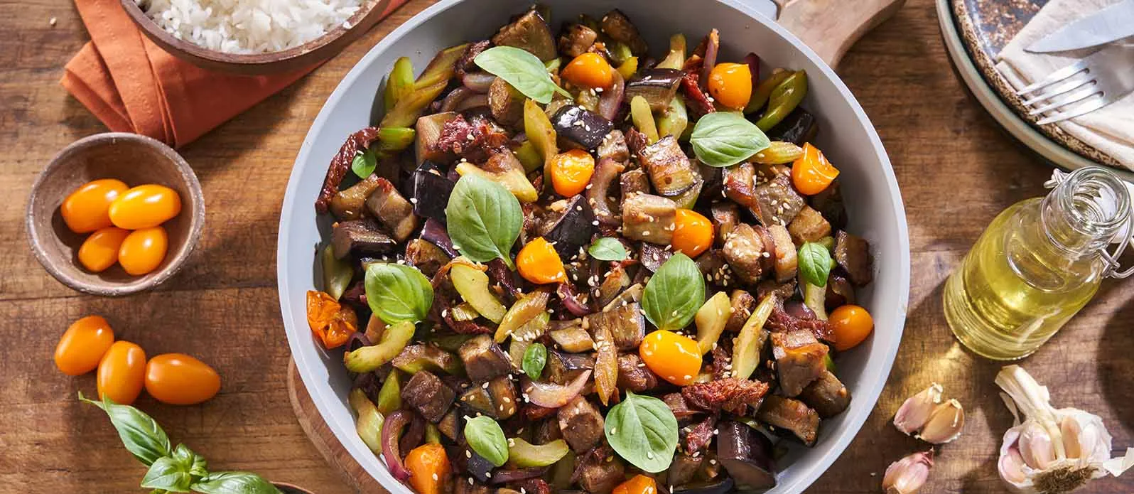 Стир-фрай с баклажанами и вялеными томатами