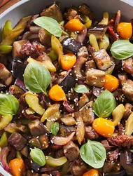 Стир-фрай с баклажанами и вялеными томатами