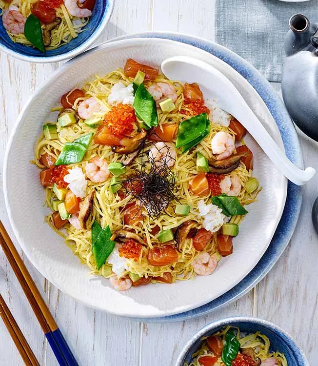 Чираши суши с лососем и рисом