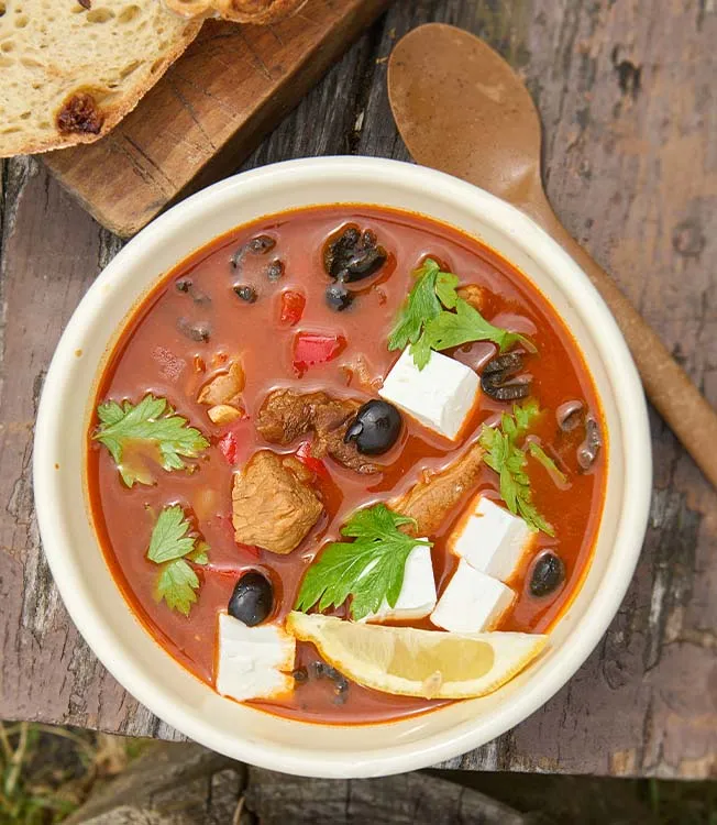 Гуляш с говядиной, свининой и курицей