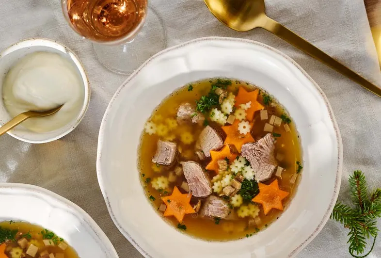 Праздничный суп по-богемски с соевым соусом