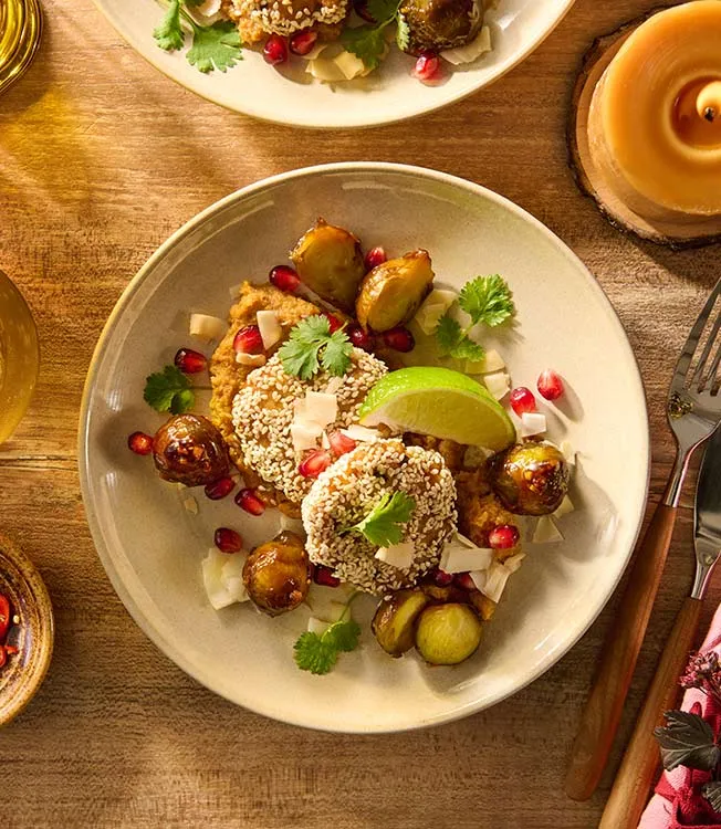 Рыбные котлеты с пюре из цветной капусты и с брюссельской капустой терияки