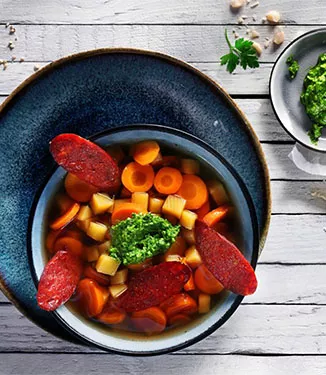 Морковный суп с имбирем, зеленым песто и чоризо