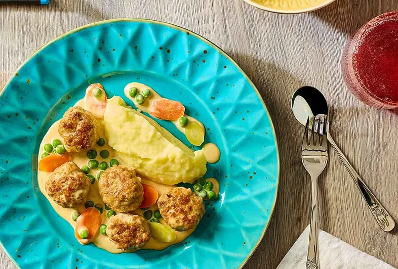 Тефтели с картофельным пюре