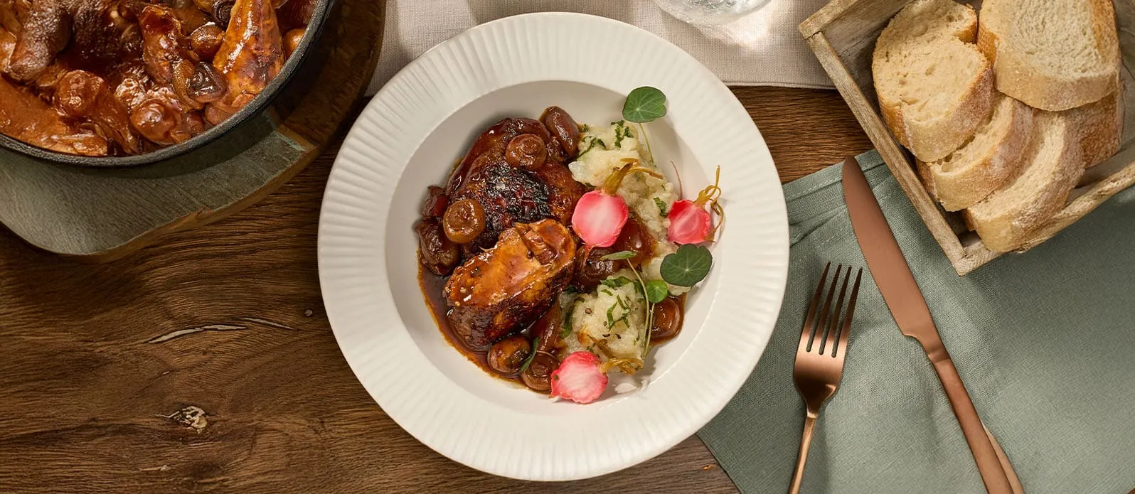 «Петух в сое» с топинамбуром и редисом