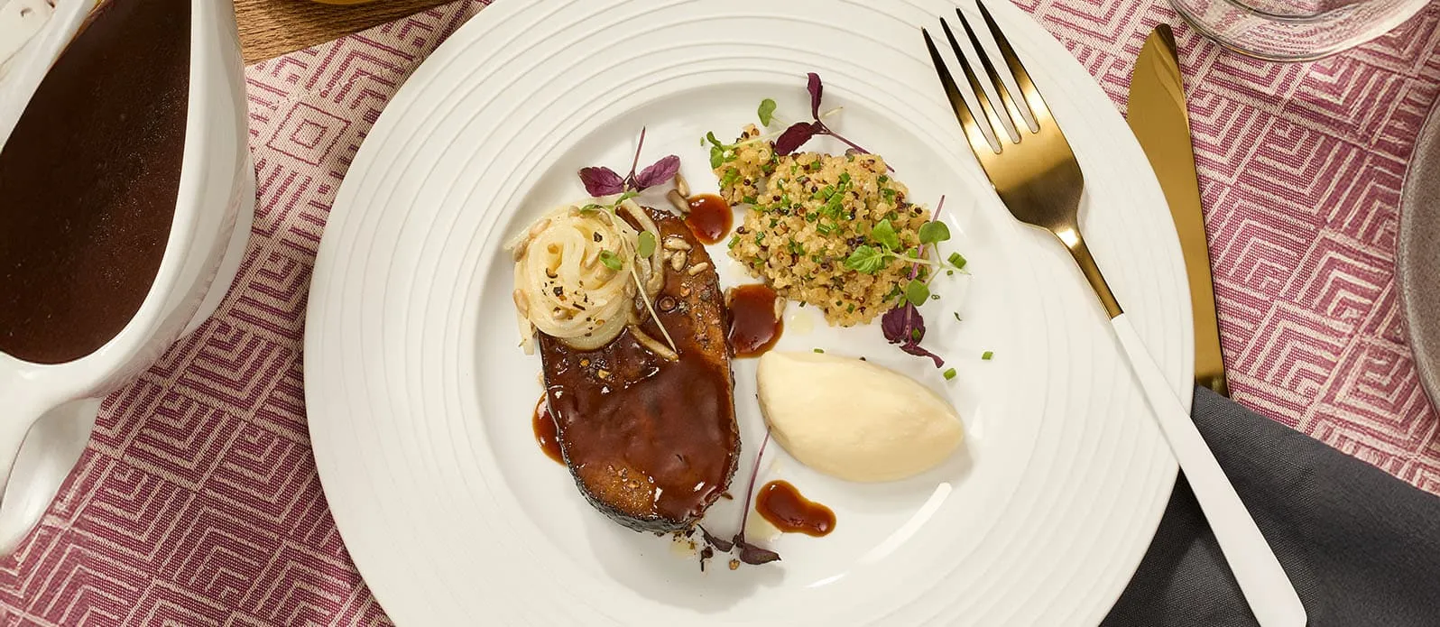 Тушёная говяжья лопатка с сельдереем и киноа