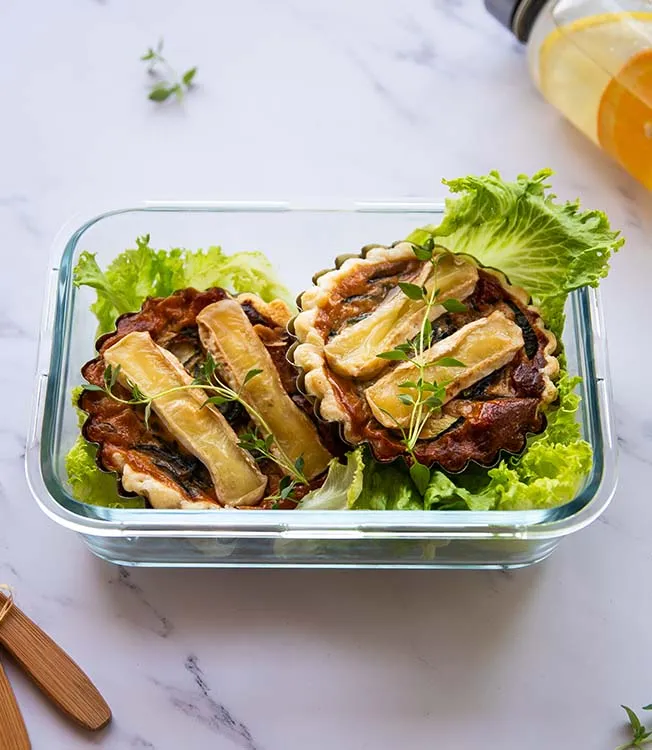 Тарталетки с камамбером и кабачком
