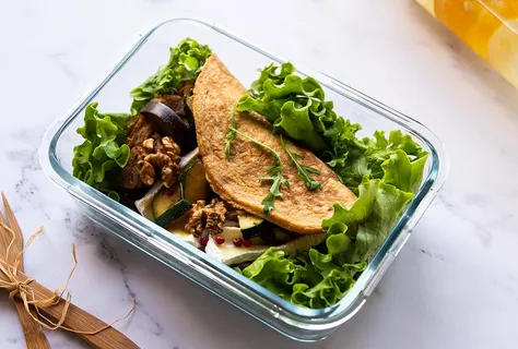 Омлет с баклажанами и камамбером