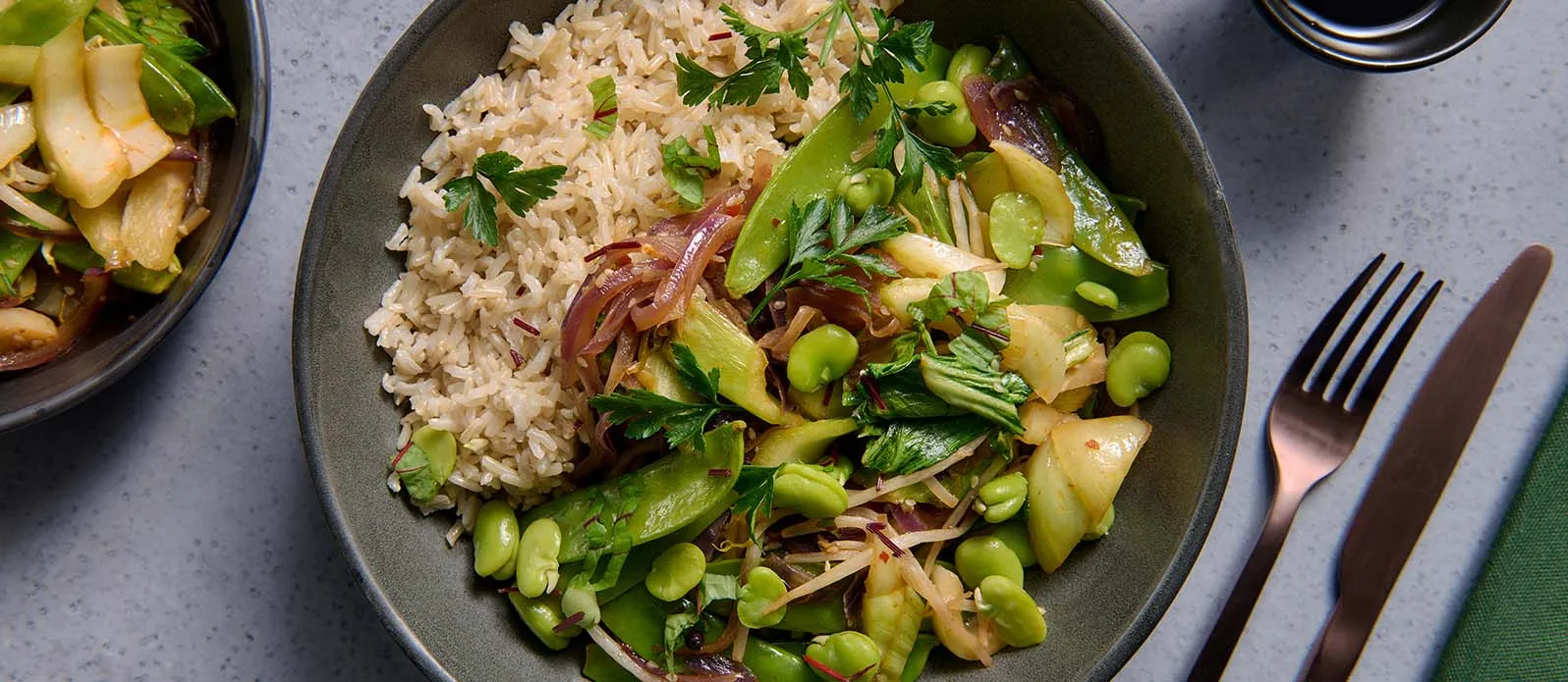 Жареный рис с бобами и соевым соусом