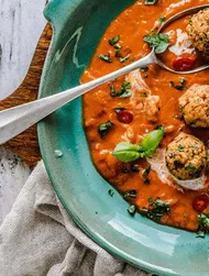 Пшённые шарики в остром соусе карри
