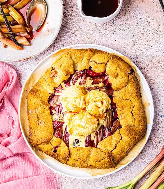 Деревенский пирог с ревенем