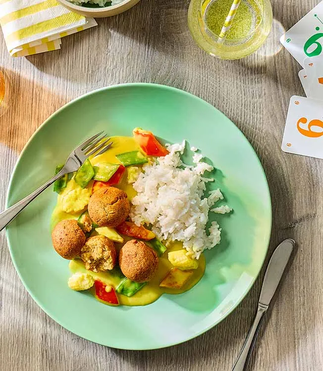 Хрустящие чечевичные шарики с соусом карри